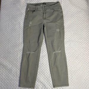 Juniors ankle/cropped green jeans